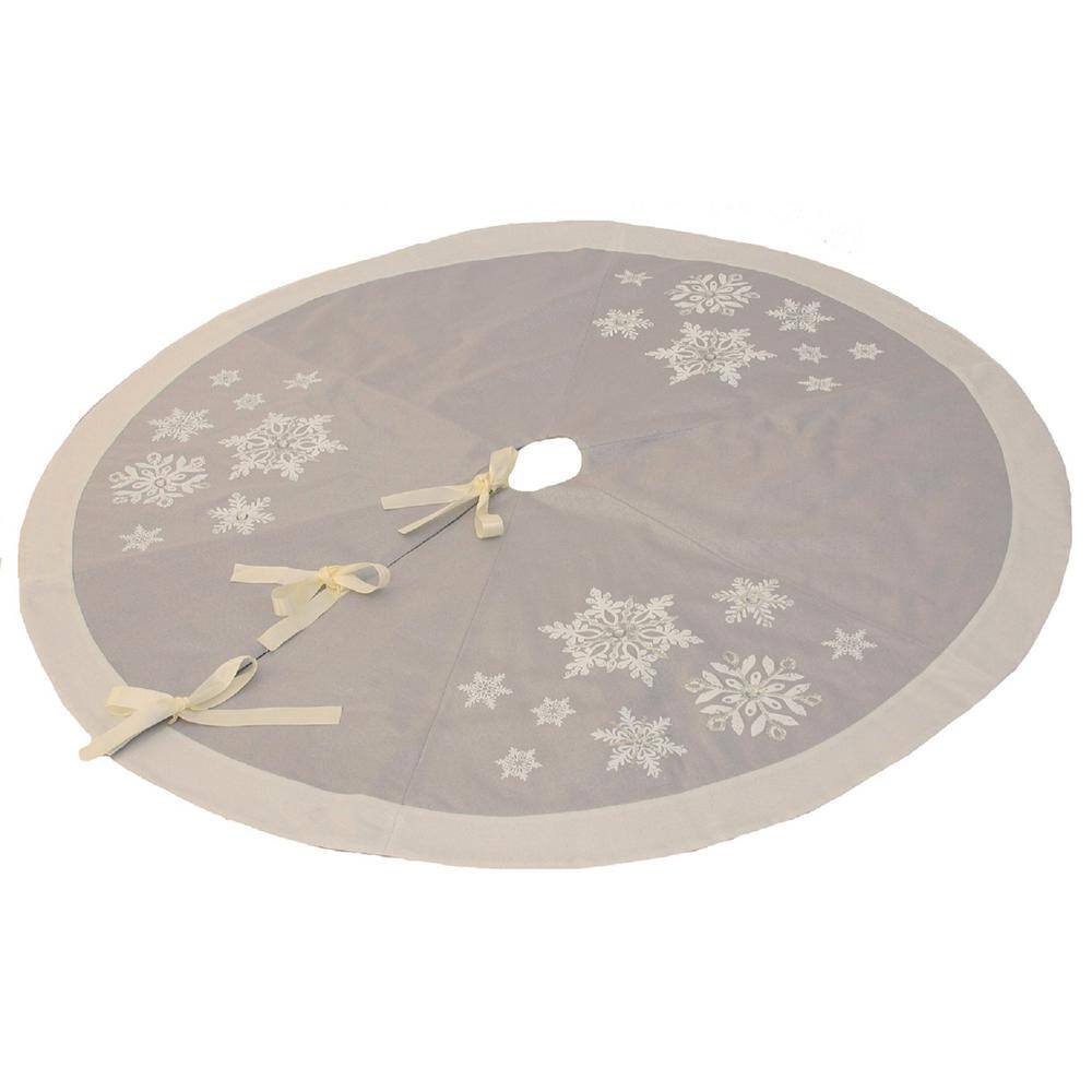 Manor Luxe Xia Home Fashions 56 in. Glistening Snow Christmas Tree Skirt, Silver